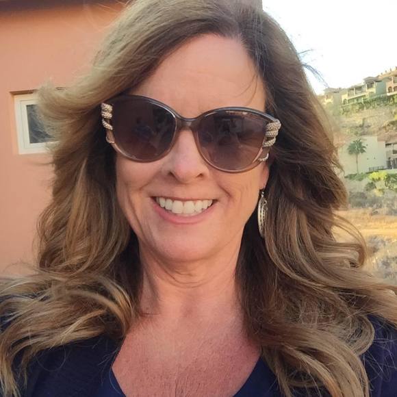 Meet your Posher, Debbie - Picture 1 of 1